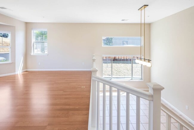 Building Photo - Gorgeous 4 Bedroom with SOLAR in Shadow Lakes!