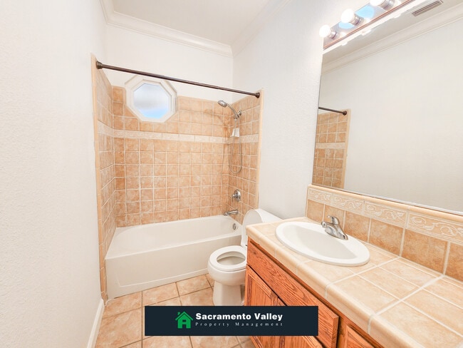 Building Photo - 1901 Yarnell Way