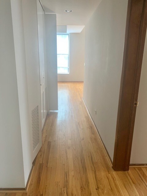 Building Photo - 3055 N Sheffield Ave