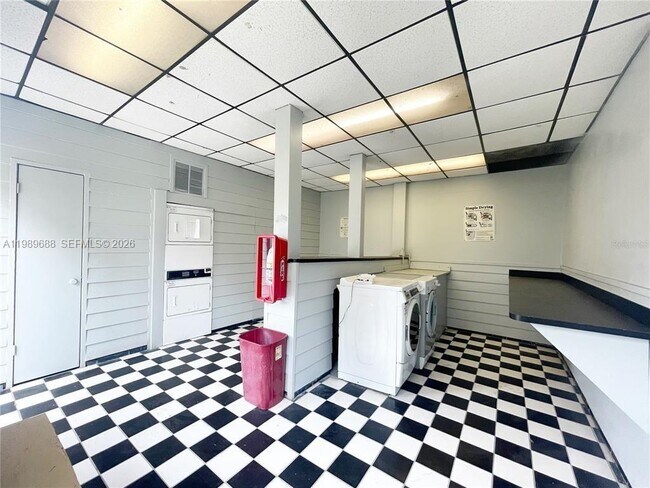 Building Photo - 395 Wymore Rd