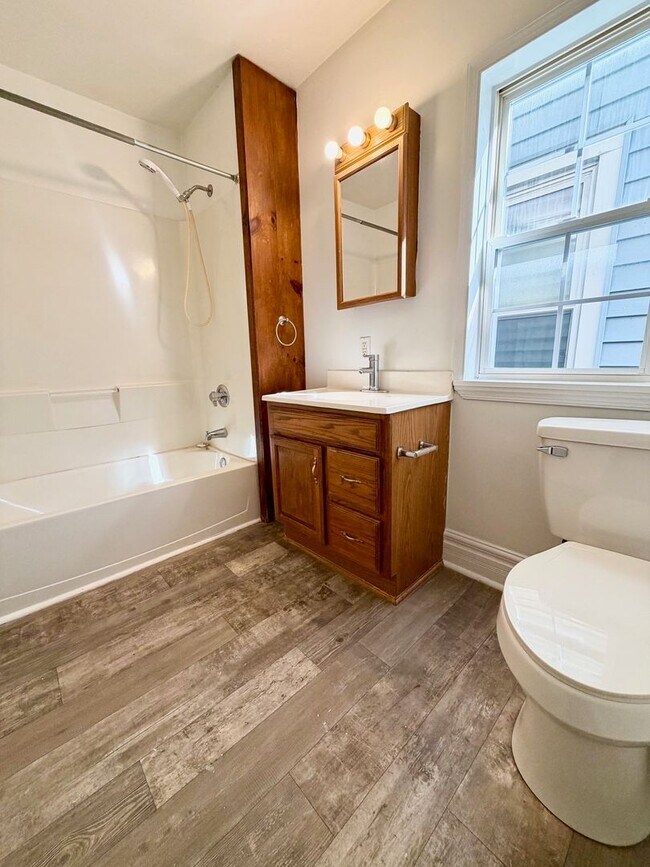 Building Photo - Cozy + Convenient Hanover 3BR w/ Backyard ...