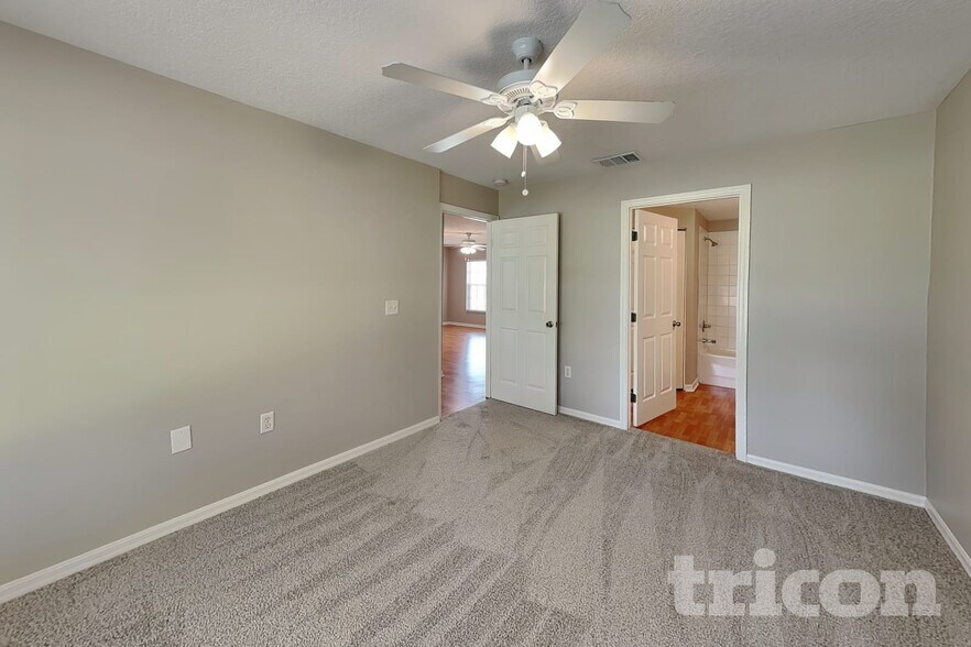 Building Photo - 10211 Summerview Cir