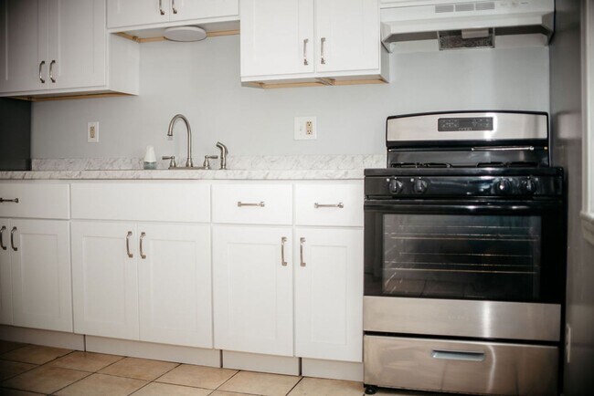 Building Photo - 1080 Kelly Dr