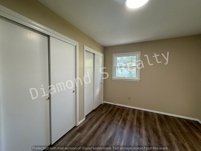 Building Photo - 3 Bedroom Home Located Near Mercy!