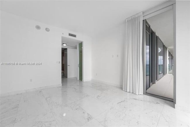 Building Photo - 17475 Collins Ave