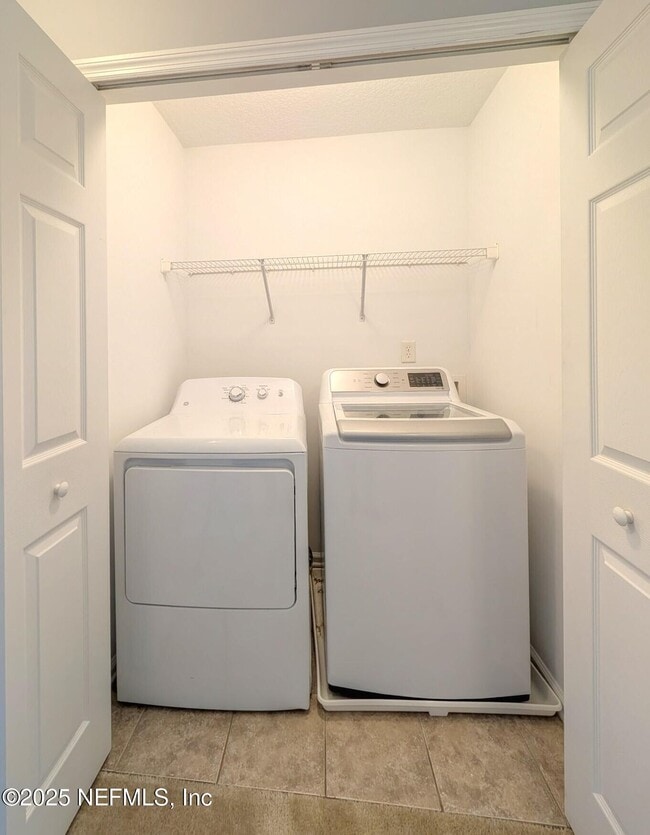 Building Photo - 129 Castlegate Ln