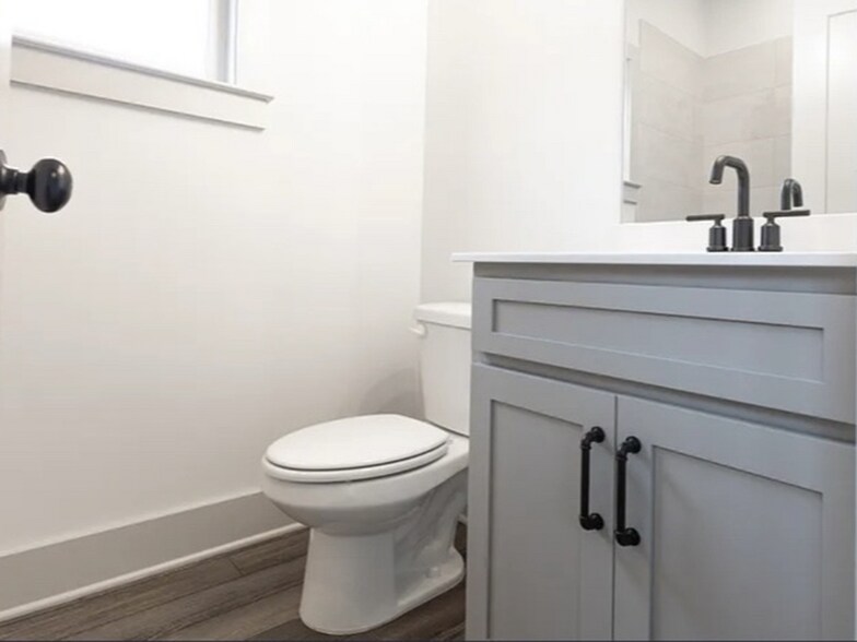 Building Photo - 615 King Arnold St