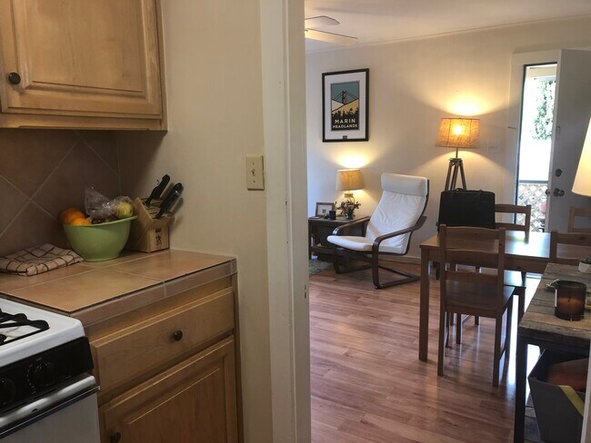 Building Photo - 965 Cowper St