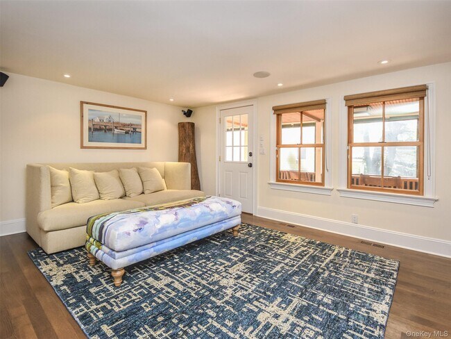 Building Photo - 290 8th Ave