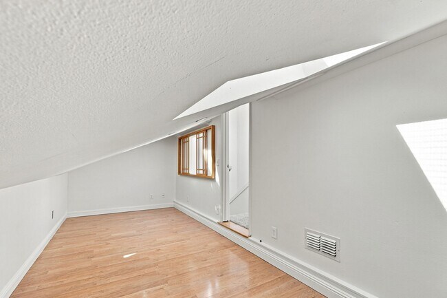 Building Photo - 320 Grapevine Pl