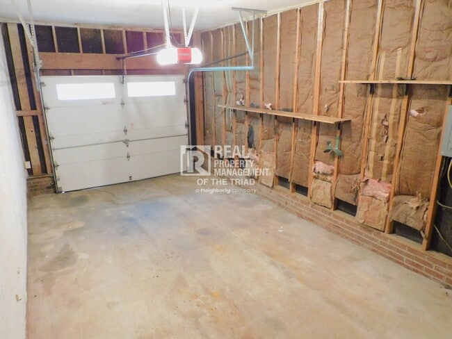 Building Photo - Charming 3 Bedroom/1.5 Bath in Browns Summ...