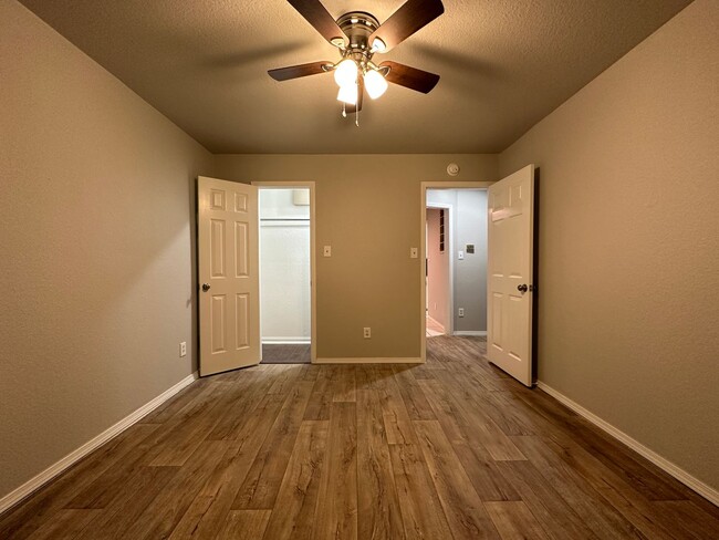 Building Photo - Gorgeous Remodeled Home - 2 Bed, 1 Bath, 1...