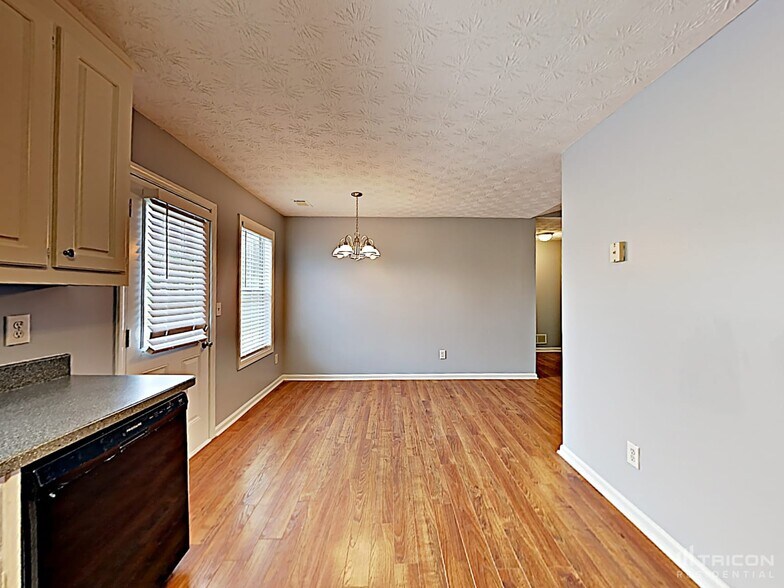 Building Photo - 309 Cattlemans Cir