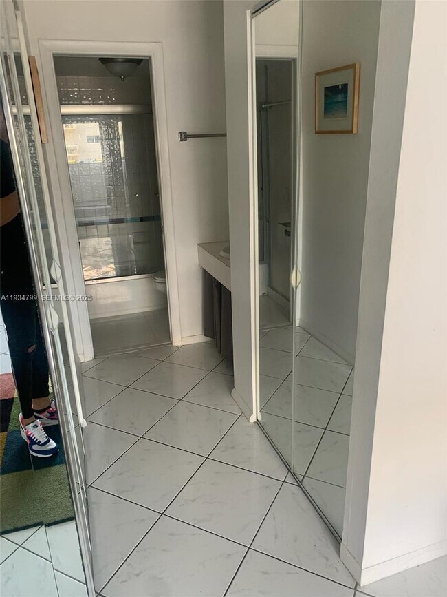 Building Photo - 3642 NE 171 St