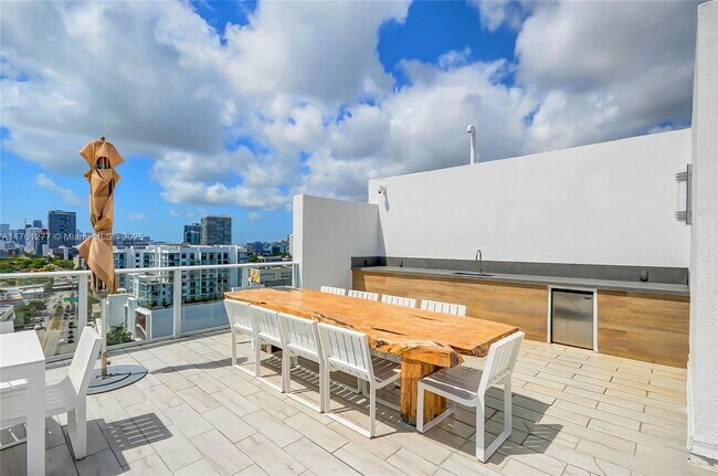 Building Photo - 4250 Biscayne Blvd