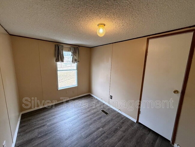 Building Photo - 236 Lark Meadow Dr