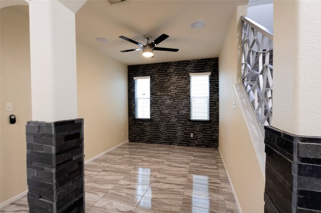 Building Photo - 6442 Wilshire Lakes