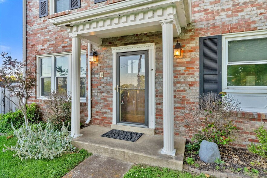 Building Photo - 808 Roseview Dr