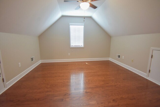 Building Photo - 4 Bedroom 2 Bathroom Home in Anderson Creek