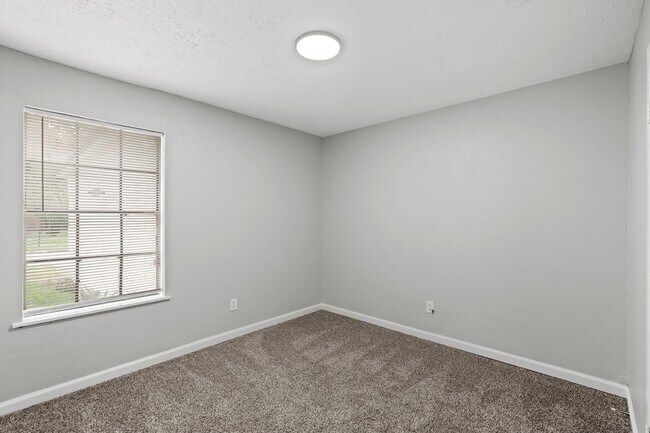 Building Photo - 7215 Trogon Ln
