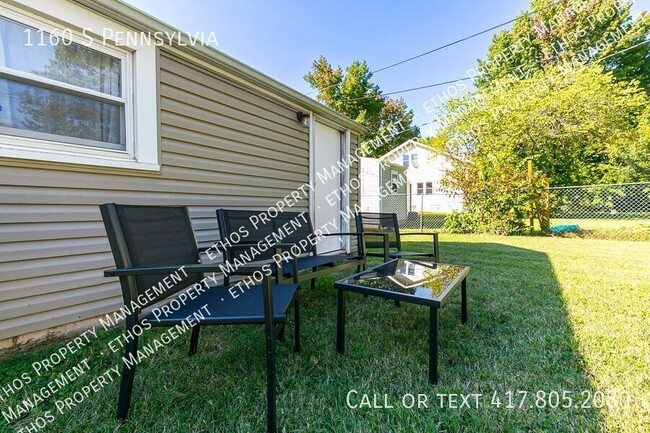 Building Photo - Beautifully Remodeled 3 Bedroom / 2 Bath M...