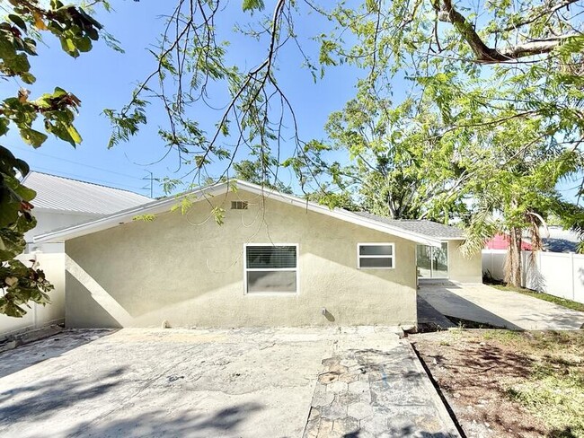 Building Photo - 2712 60th Ave N