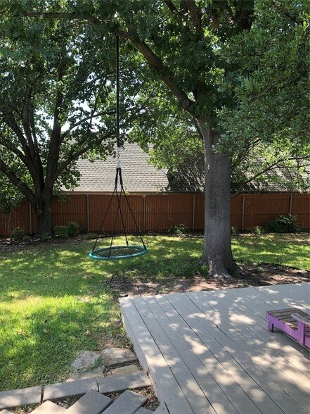 Building Photo - 2685 Hillside Dr
