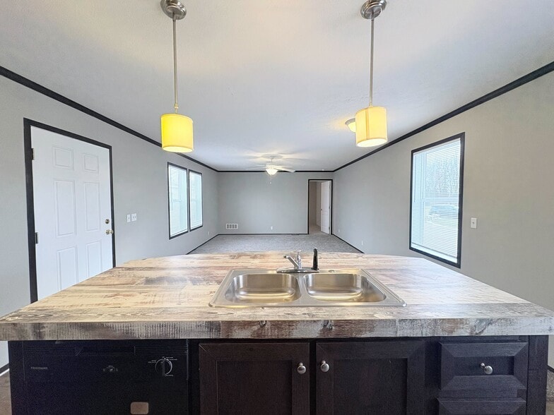 Building Photo - 10694 State Rte 762