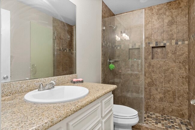 Building Photo - 631 Apache St