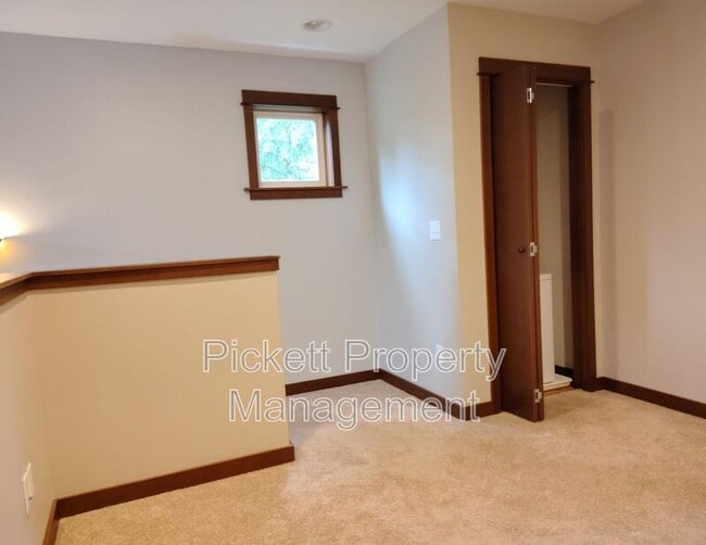 Building Photo - 10715 NE Rhody Wy