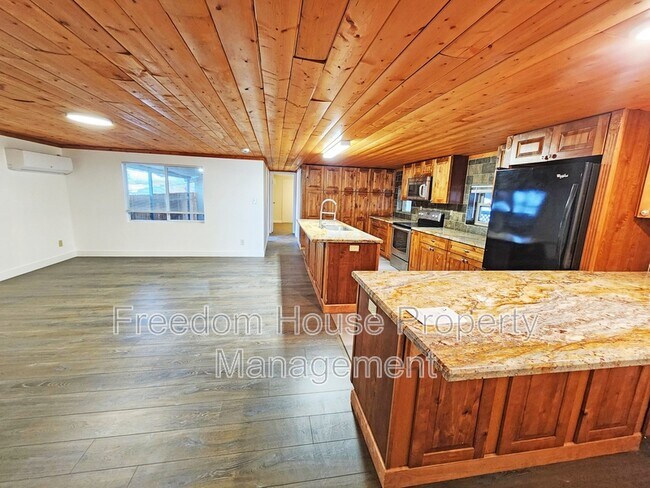 Building Photo - 2220 W Bell Vista Ave