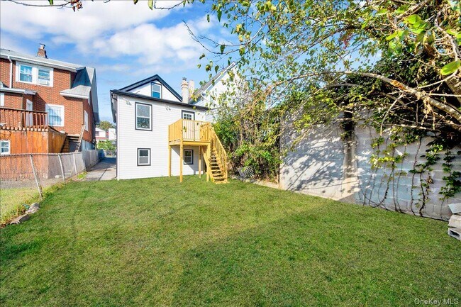 Building Photo - 216 Pugsley Ave