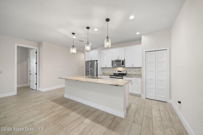 Building Photo - 434 Borraclough Ave