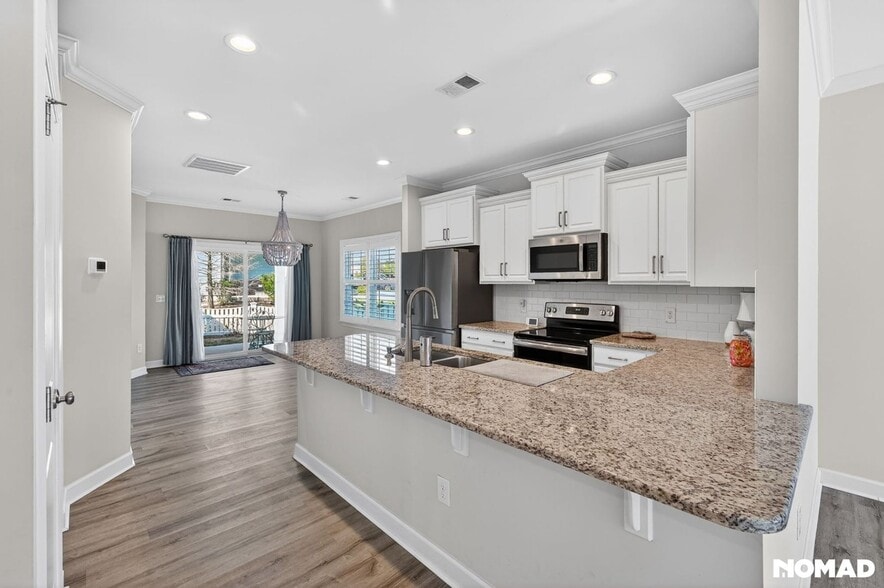 Building Photo - 121 White Stone Pl