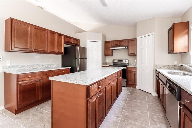Building Photo - 927 Cambridge Ct
