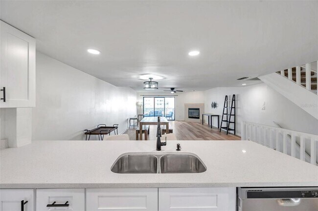 Building Photo - 745 Pinellas Bayway S