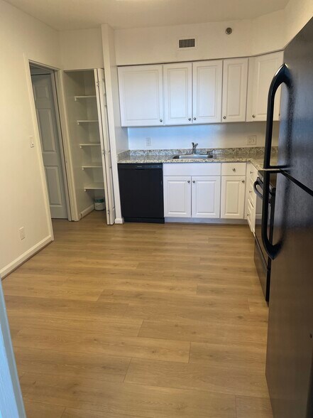 kitchen - 5501 Seminary Rd