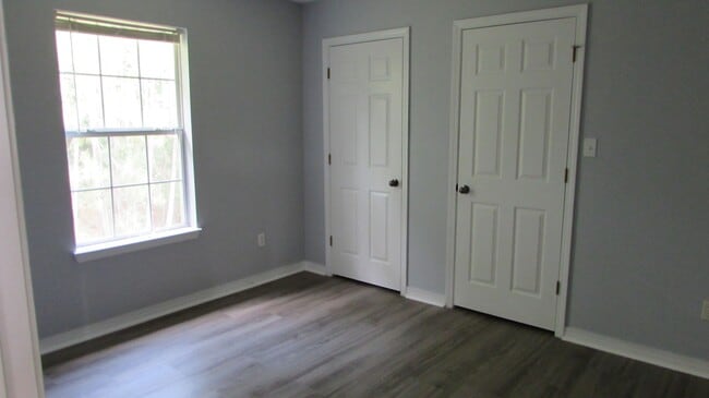 Building Photo - 15135 Deer Creek Dr