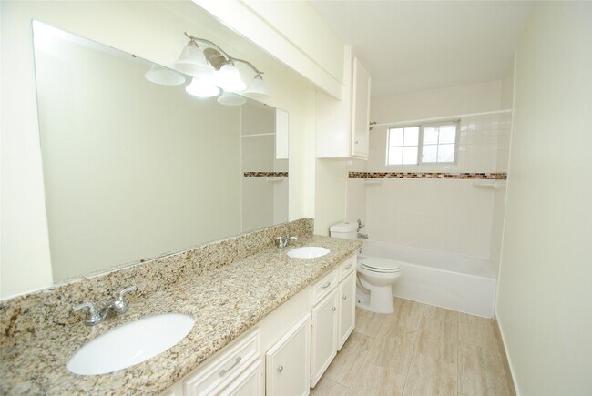 Building Photo - 11511 Creekhurst Dr