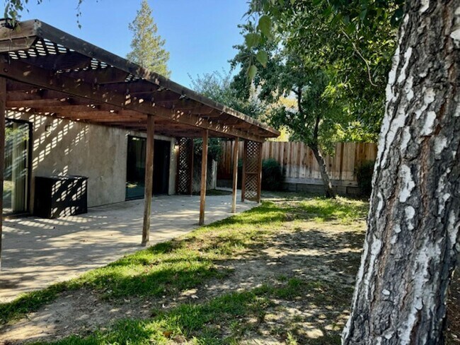 Building Photo - Nice Family Home in Quiet Neighborhood formally known as the French Collection Homes