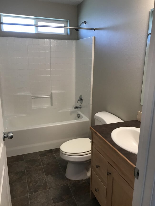 Building Photo - 739 N Pringlewood Pl