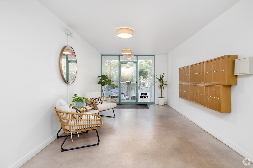 Lobby - 114 Gramercy Place