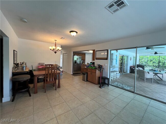 Building Photo - 858 Rose Way