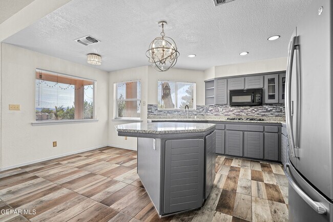 Building Photo - 624 Skydale Dr