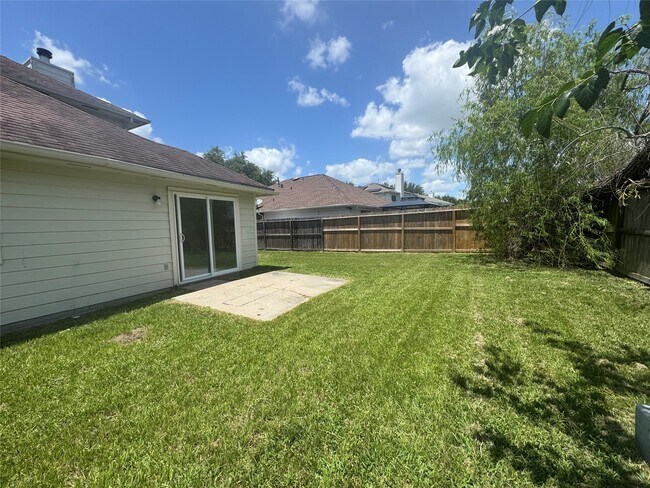 Building Photo - 6810 Creek Village Dr