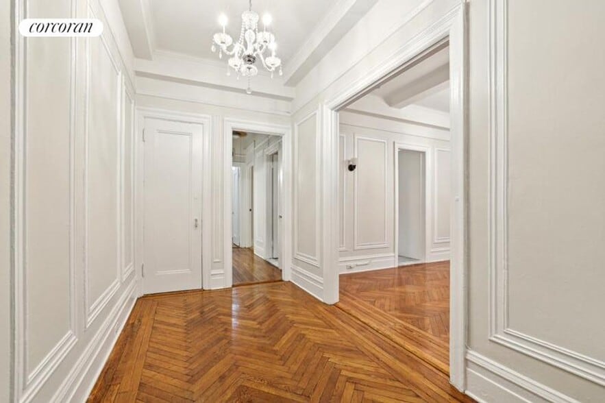 Building Photo - 215 W 90th St