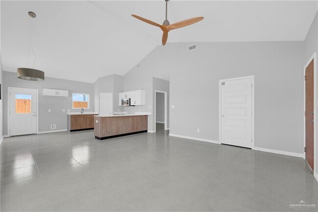 Building Photo - 12 Oriole Rd