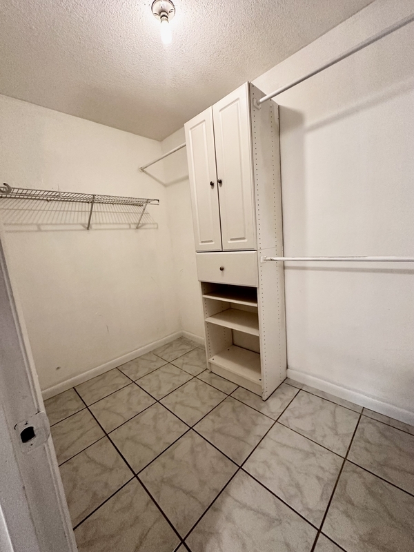 Building Photo - 144 Reserve Cir