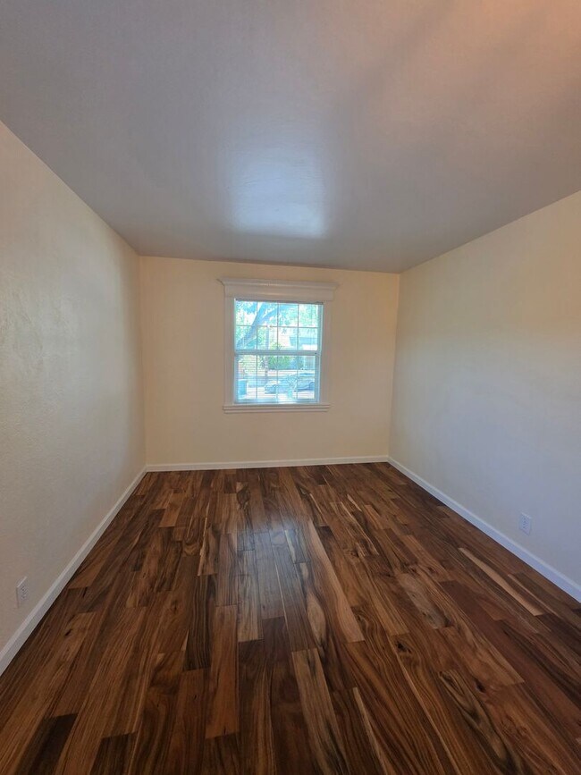 Building Photo - Endearing 4/2 Top of the Line Remodel in Concord's Canterbury Neighborhood