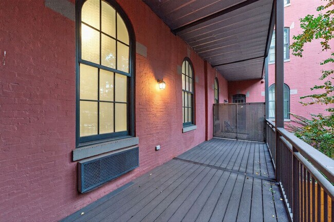 Building Photo - Available Now! High End 2 Bed 2 Bath in Luxury Building with Pool, Gym, Parking